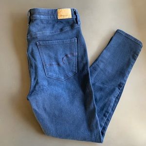 SUPER HIGH-WAISTED JEGGINGS